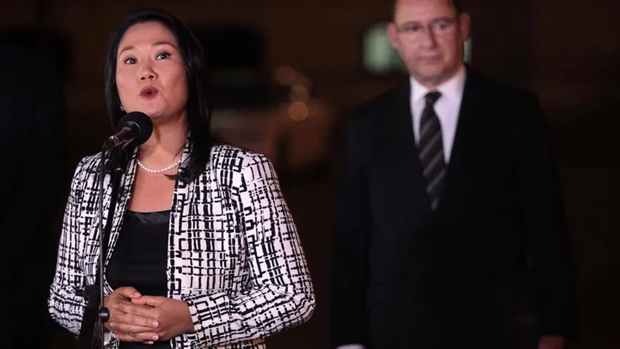 Fiscales y policías intervienen dos locales del partido de Keiko Fujimori