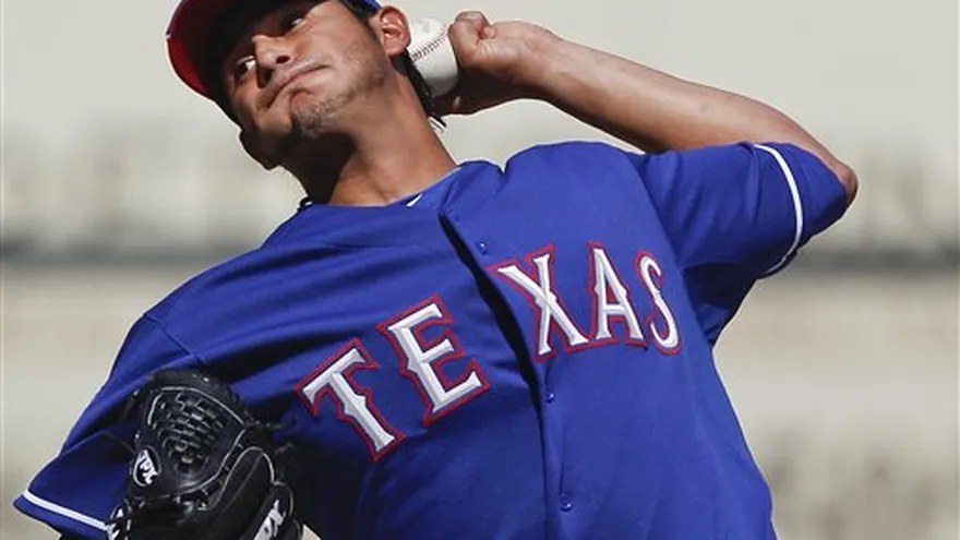 Venezolano Salvador Pérez es operado por rotura de menisco