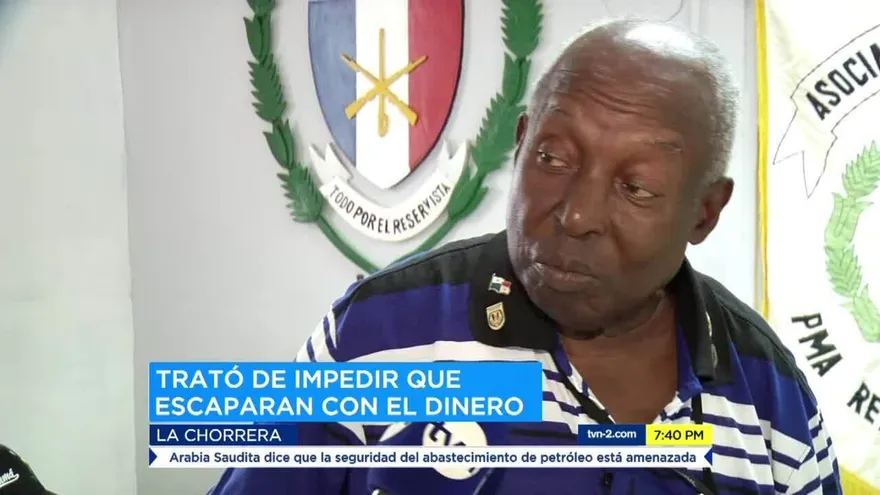 Policía jubilado trató de impedir que escaparan con el dinero