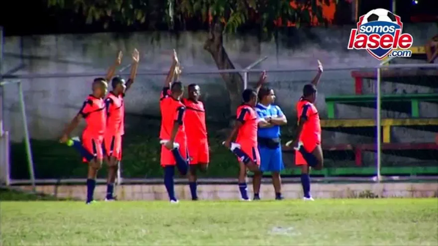 Entrenamiento en el primer día de la Sele Sub 17 en San Pedro Sula