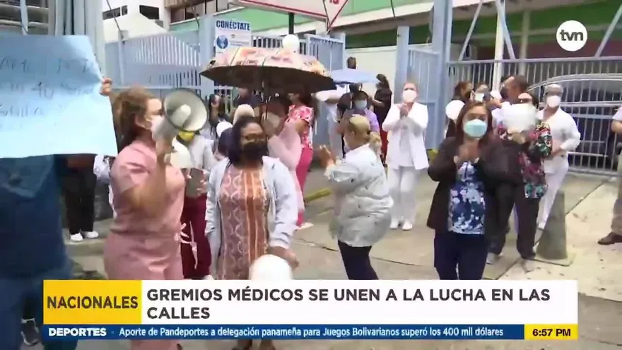 Médicos se unen a la lucha en las calles