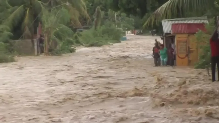 En video: El arrollador y doloroso paso del huracán Matthew por el Caribe