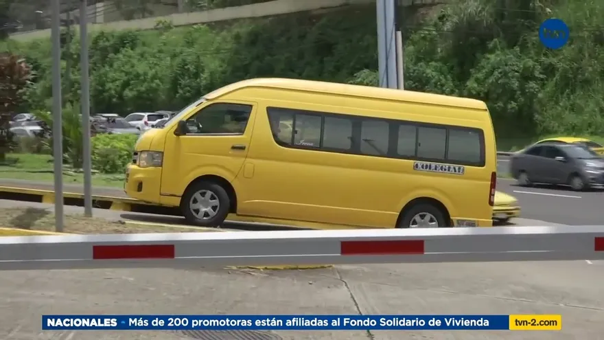 Conductores de buses colegiales se preparan para retornar
