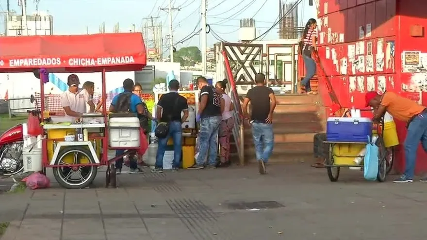 Empleados de empresas privadas cobran su décimo tercer mes