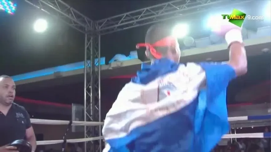 Kevin Lara ganó por decisión