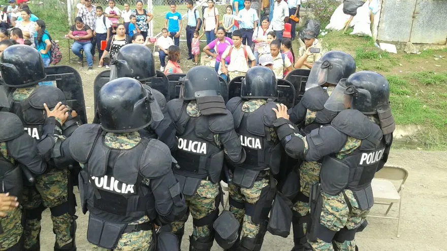 Residentes de Agua Fría 2 exigen construcción de nueva escuela
