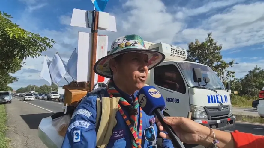 Edwin Chavarría, scout peregrino de Esquipula, asegura que su misión es promover la devoción al Cristo de Esquipulas y documentar expresiones de fe a lo largo del camino.