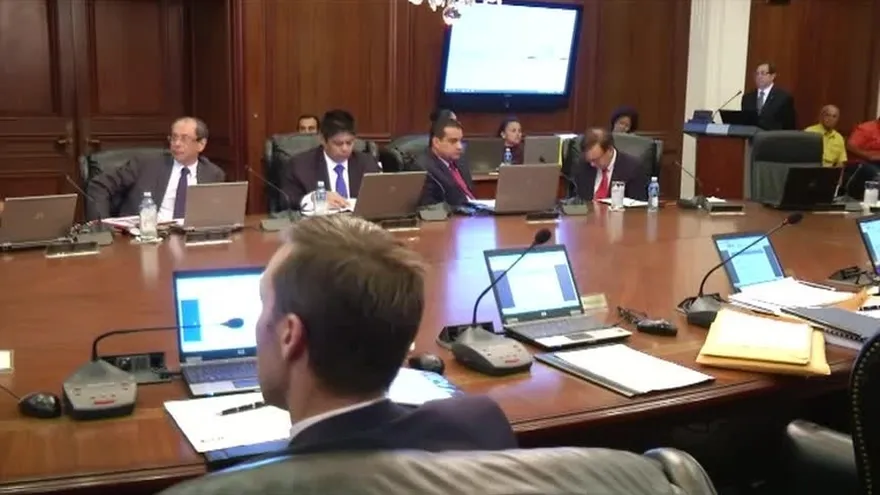 En medio de alerta por AH1N1, renuncia el ministro de Salud