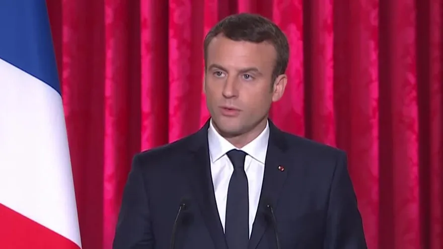 Macron promete en investidura "devolver confianza" a franceses