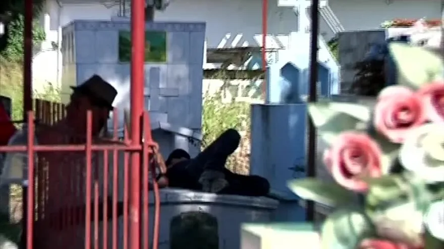 Utilizan cementerio en Bocas del Toro como área de recreación