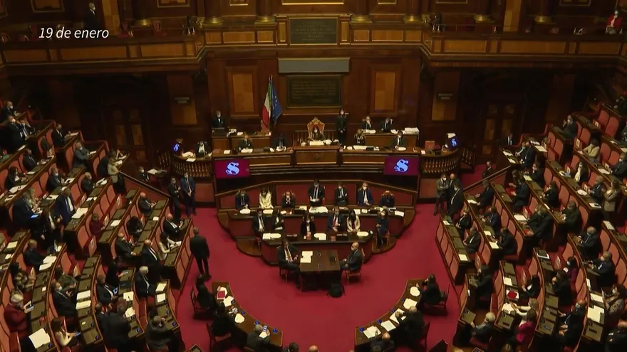 El primer ministro de Italia, Giuseppe Conte, renunció al cargo