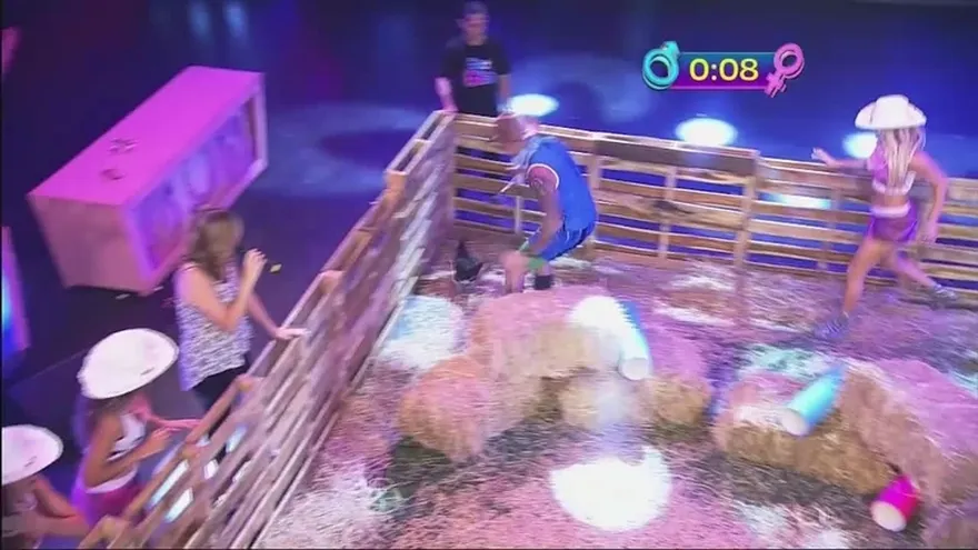 Las Gallinas En Guerra complicaron a las Curvas y a los Machos