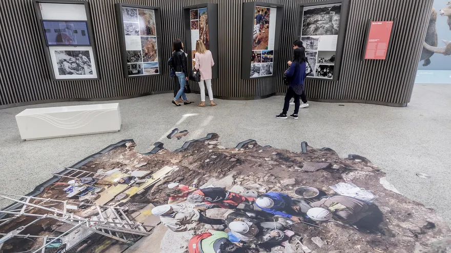 Apertura de la exposición conmemorativa del 40º aniversario de las excavaciones de la Sierra de Atapuerca, hoy en el Museo de la Evolución Humana (MEH).