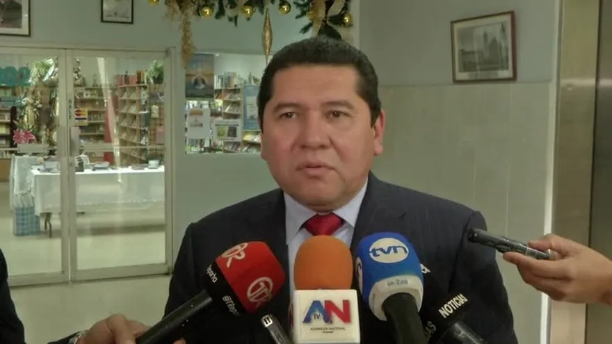 Al menos 15 diputados no han entregado placas oficiales