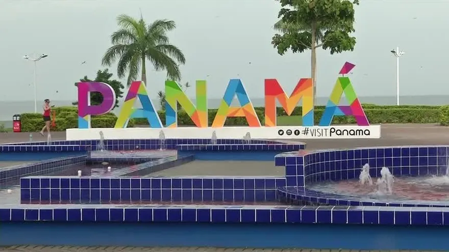 Him confirma vandalismo en parador fotográfico de la Cinta Costera