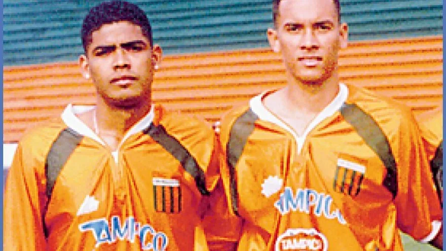 Gabriel 'Gavilán' Gómez (izq.) y Blas Pérez se curtieron en Envigado.