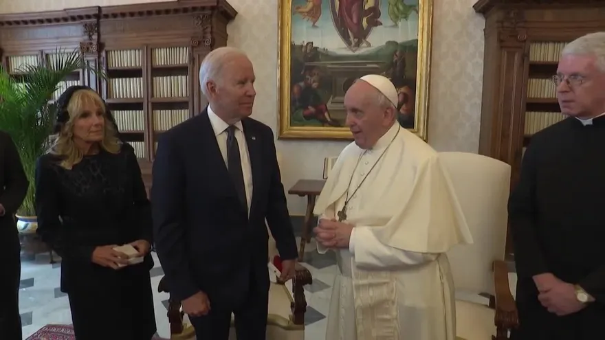 Biden habla con el papa Francisco de cambio climático, pandemia y migración