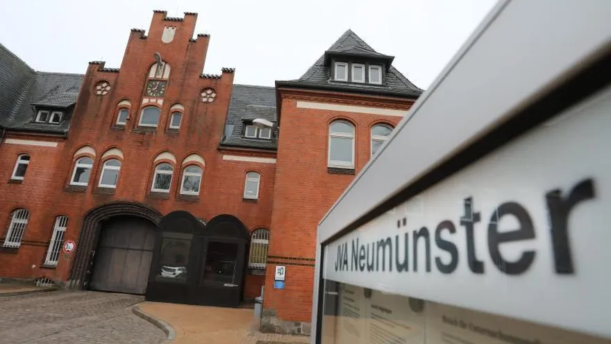 Vista exterior de la prisión  'Justizvollzugsanstalt (JVA) Neumuenster' donde el líder catalán  Carles Puigdemont  está detenido en Neumuenster, Alemania.