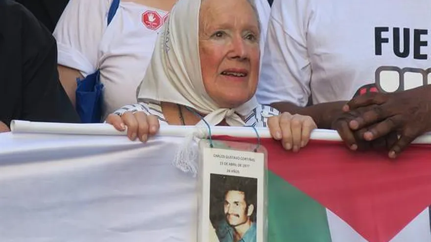 Miles de personas marcharon hoy en Buenos Aires contra las políticas que se debaten en la undécima conferencia ministerial de la Organización Mundial del Comercio