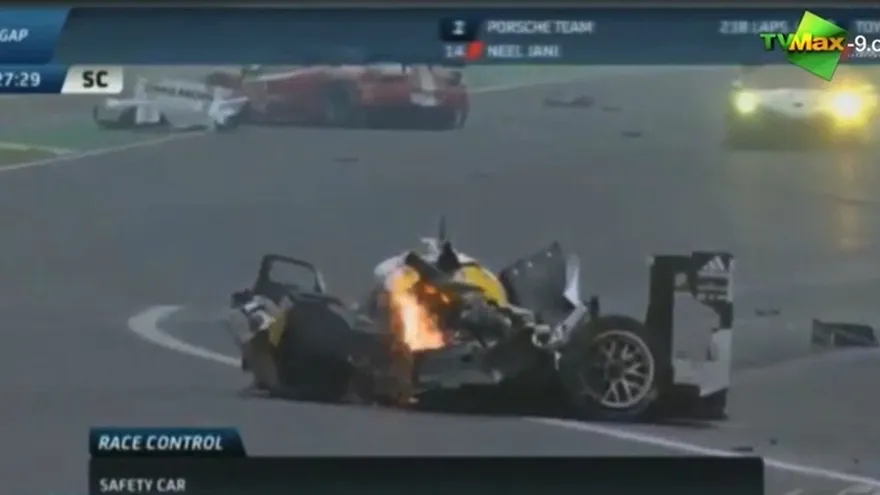 Mark Webber sobrevive a Brutal accidente en Sao Paulo