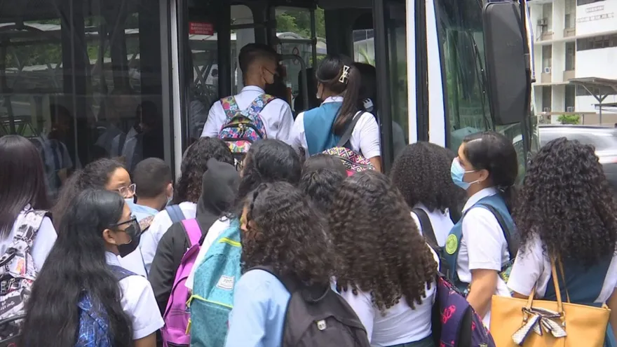 Aumenta demanda de estudiantes que usan el metrobús