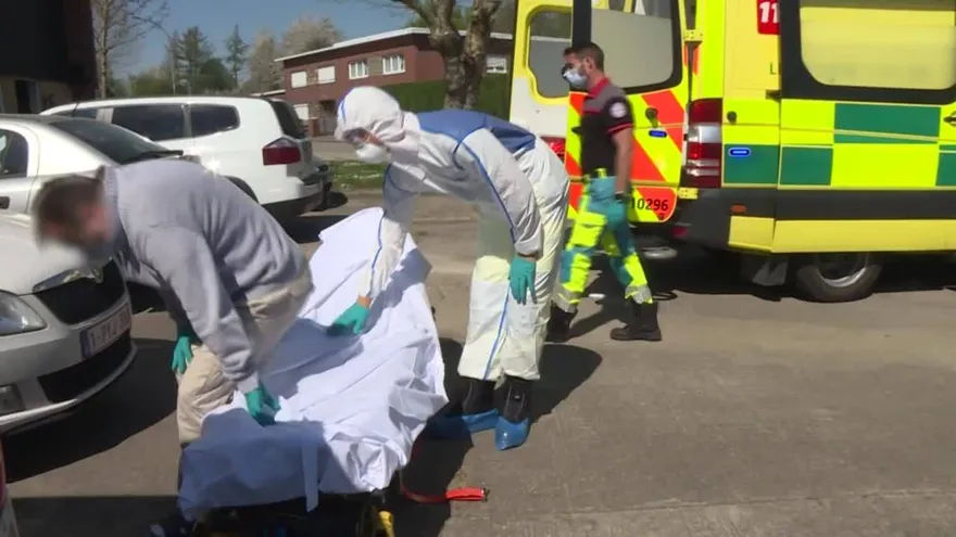 Cautelosa esperanza en Europa y Nueva York por ligero descenso de muertes por coronavirus.