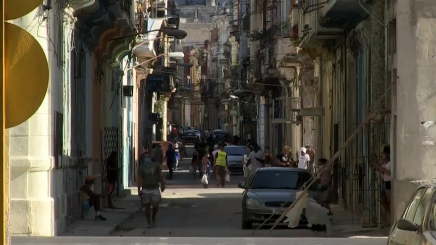 Cuba inicia desconfinamiento antes de abrirse lentamente al turismo