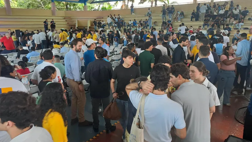 Vamos Considers Transformation into a Political Party