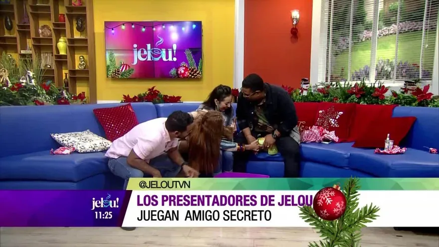 Los presentadores de Jelou juegan amigo secreto