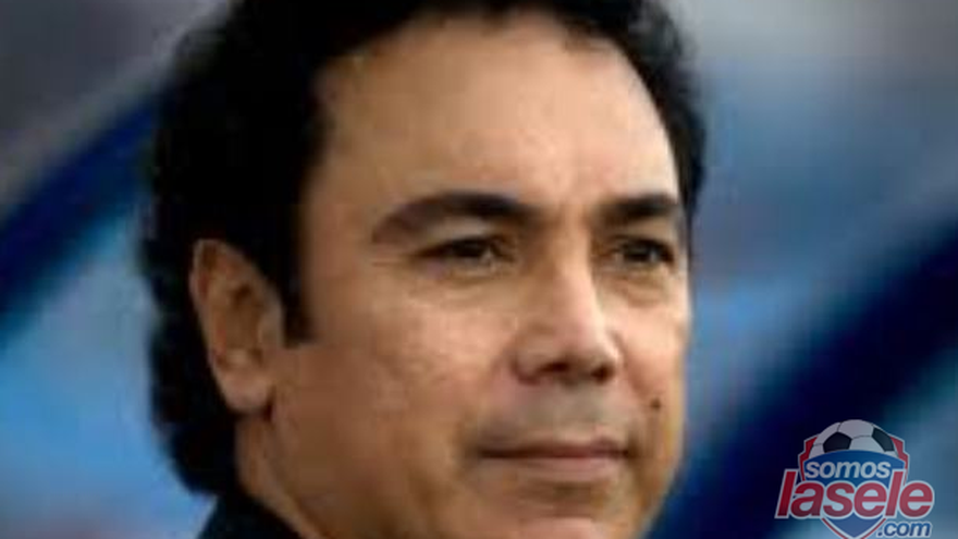 Hugo Sánchez le cerrucha el piso a 'Chepo' de la Torre