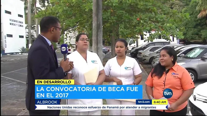 Estudiantes becados piden a la Contraloría que refrende el pago