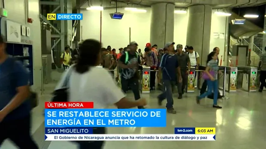 Usuarios del Metro molestos por atraso