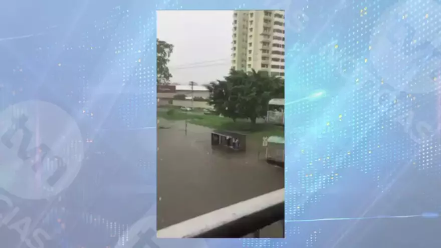 Lluvia inunda  calles de la ciudad de Panamá