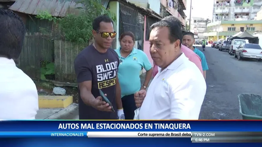 Residentes de Santa Ana cierran calles en protesta