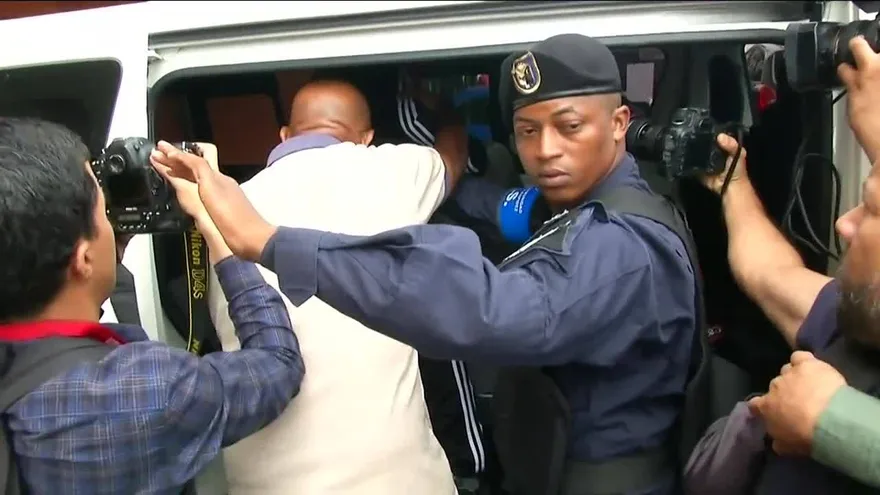 Manuel Antonio Noriega va para su casa