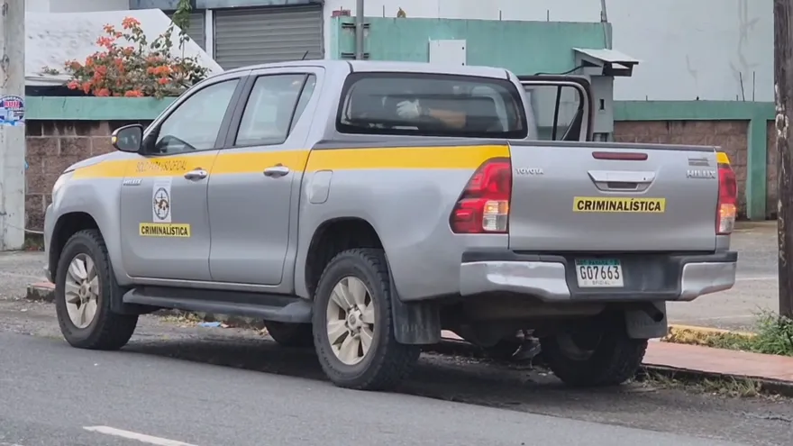 Un supermercado ubicado en el distrito de Penonomé fue blanco de un robo durante la madrugada, luego de que los delincuentes ingresaran por la parte trasera del establecimiento tras forzar el candado de seguridad.