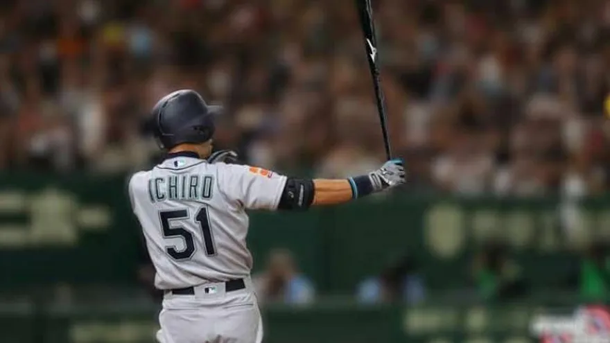 Ichiro, héroe en partido de Serie Inaugural, y Santana pega grand slam