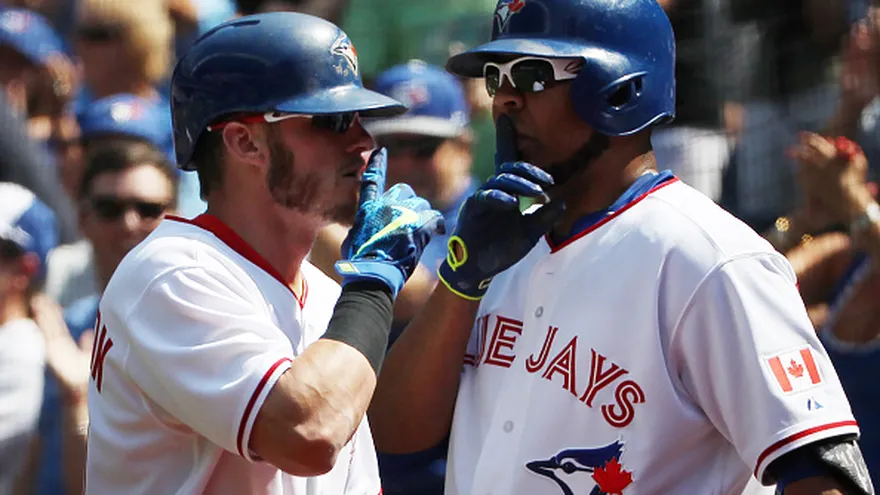 Josh Donaldson (i) y Edwin Encarnación (d) pegaron cuadrangulares en el juego