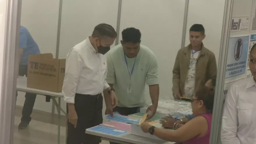 Presidente Cortizo vota en Atlapa