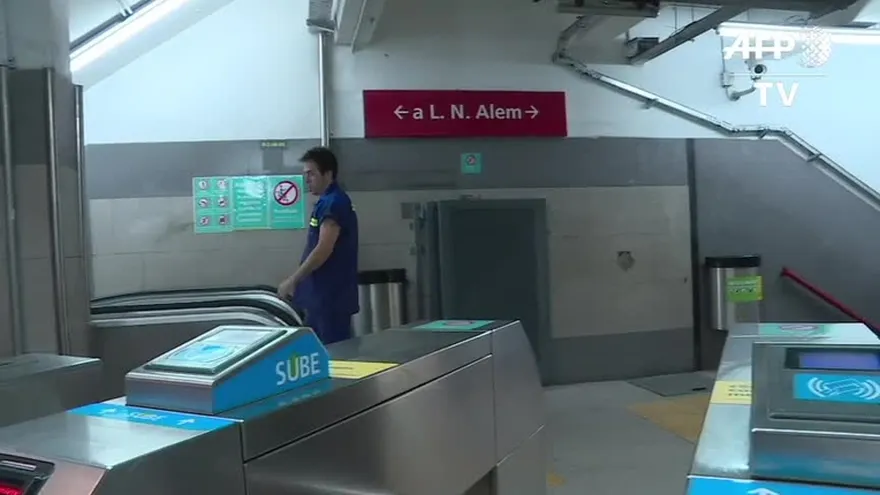 Un escritor en el metro de Buenos Aires