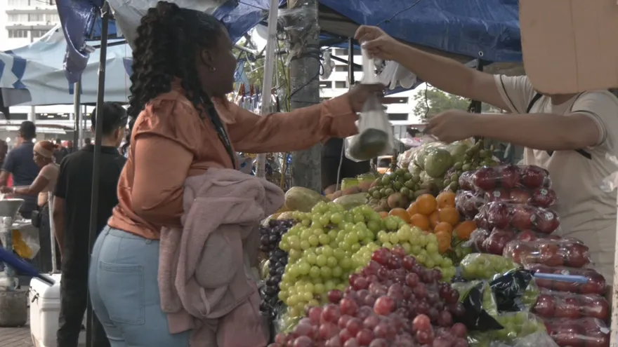 Consumidores recalcan que los alimentos están costosos.