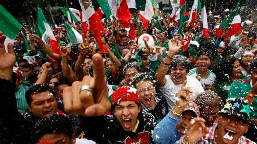 Mexicanos celebran triunfo sobre Brasil