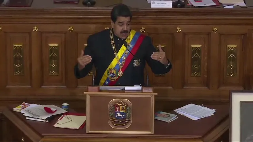 Maduro ofrece la mano a Trump, pero advierte uso de las armas