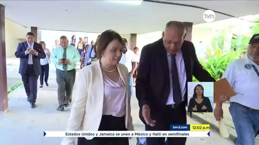 Ministra de Educación recorrió el Instituto José Dolores Moscote