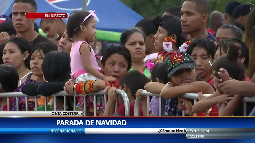 Empieza el desfile ‘Brilla la Navidad’