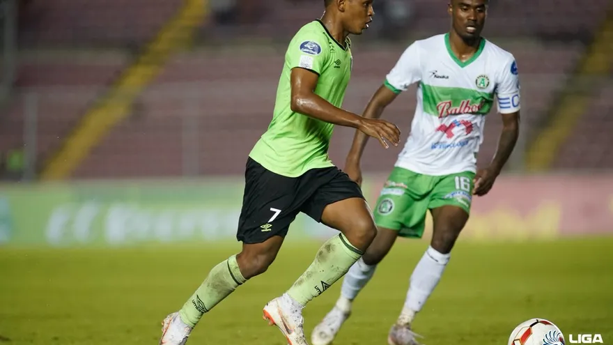 Alianza FC y Costa del Este empatan en el Rommel Fernández