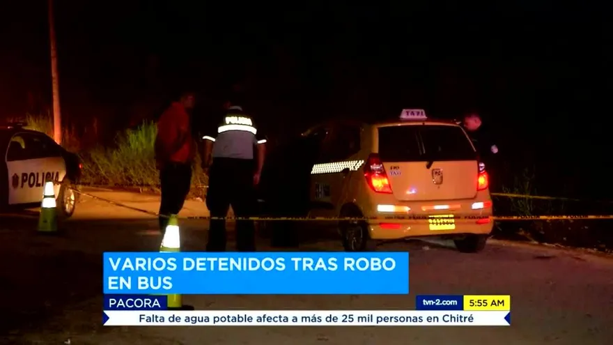 Detienen a delincuentes que subieron a robar en un bus en Pacora