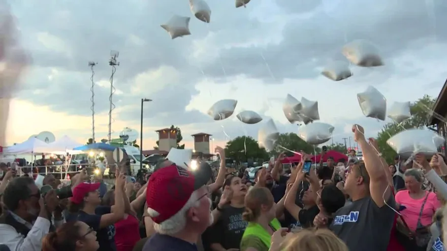 Sumido en el duelo tras la matanza, El Paso rechaza la visita de Trump