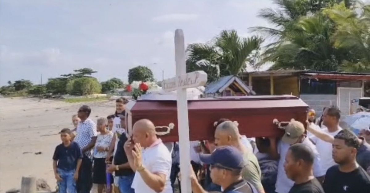 Puerto Caimito despide a tripulante de ‘Anchovetas II’ mientras continúa búsqueda del capitán desaparecido