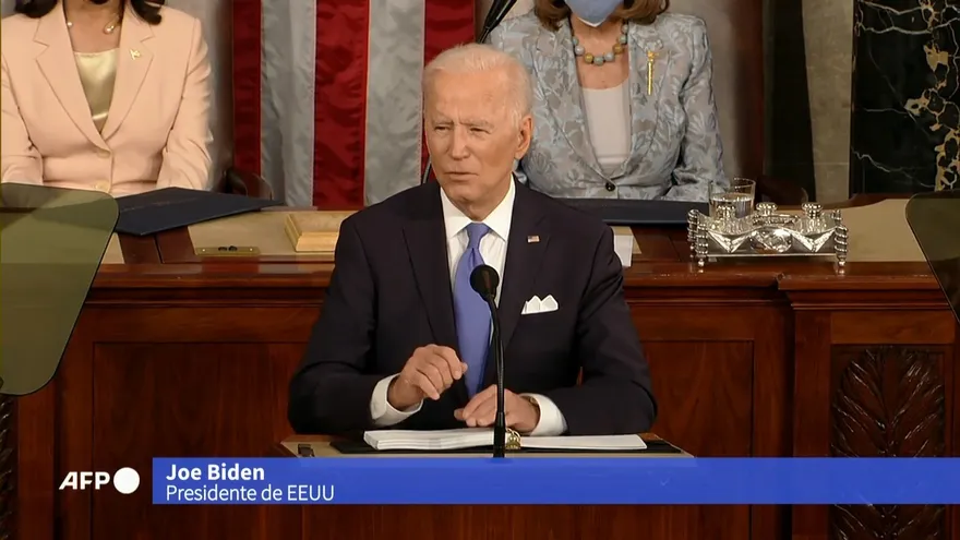 Biden celebra que EEUU "está avanzando de nuevo"